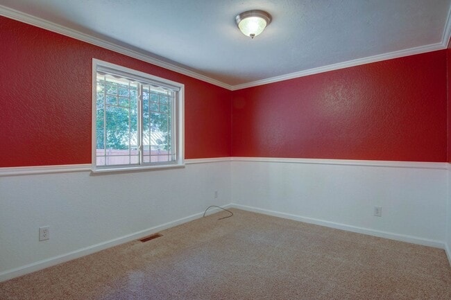 Building Photo - 3 Bed 2 Bath Home