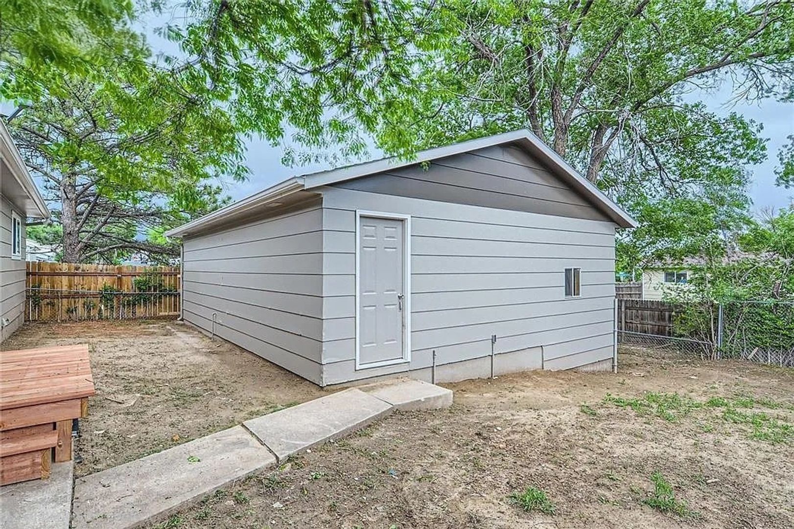 Building Photo - 1603 Carmel Dr