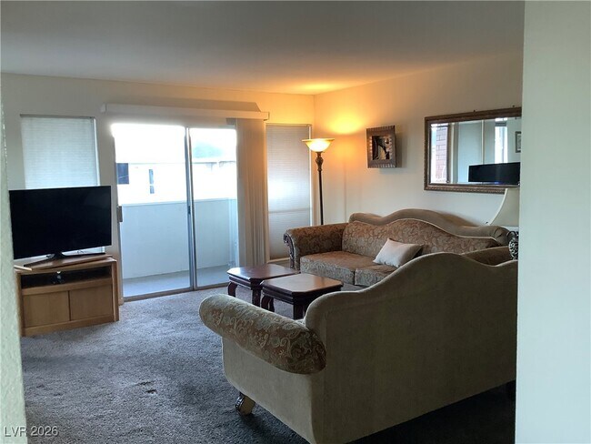 Building Photo - 682 Oakmont Ave