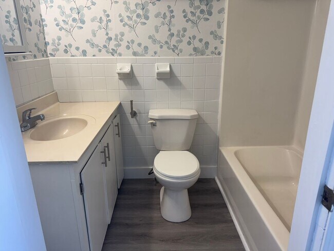 Building Photo - 1 Bedroom 1 Bath Apartment in Greeneville, TN
