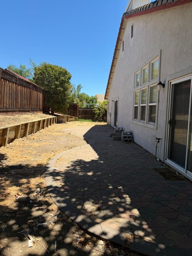 Building Photo - **PENDING** 4 Bedroom, 2 1/2 Bathroom Single Family Home In Antioch with Three Car Garage