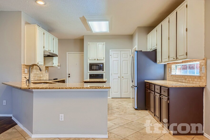 Building Photo - 4649 Devonshire Dr