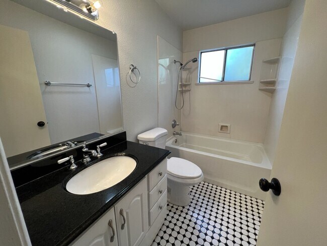 Building Photo - 1536 Sheldon Dr