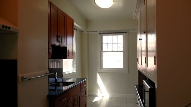 Primary Photo - 1060 Powell St