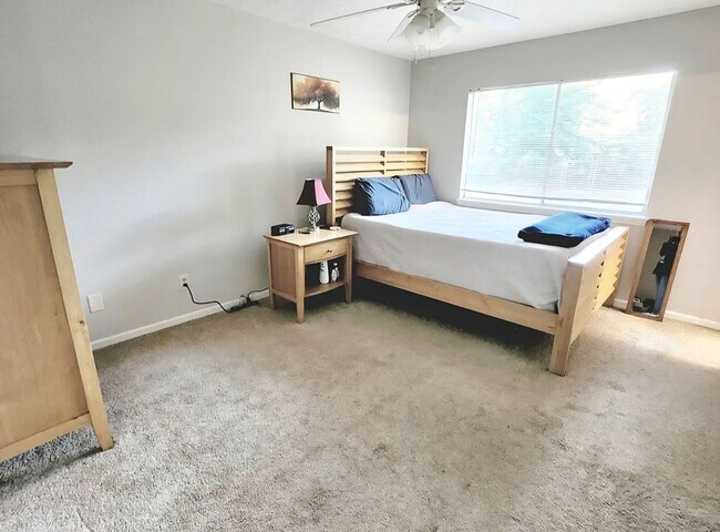 Building Photo - North Columbus 3 Bedrooms 2 Bath Garage