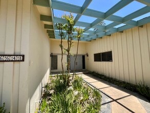 Building Photo - 16641 Park Ln Cir
