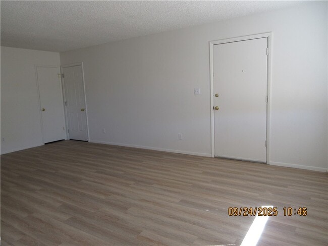 Building Photo - 2027 Wickieup Ave