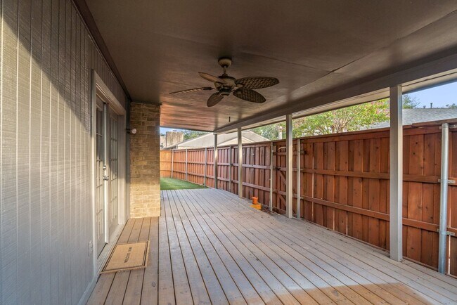Building Photo - Captivating 3-Bedroom Escape with Private Deck & HOA Pool Access in Grand Prairie!