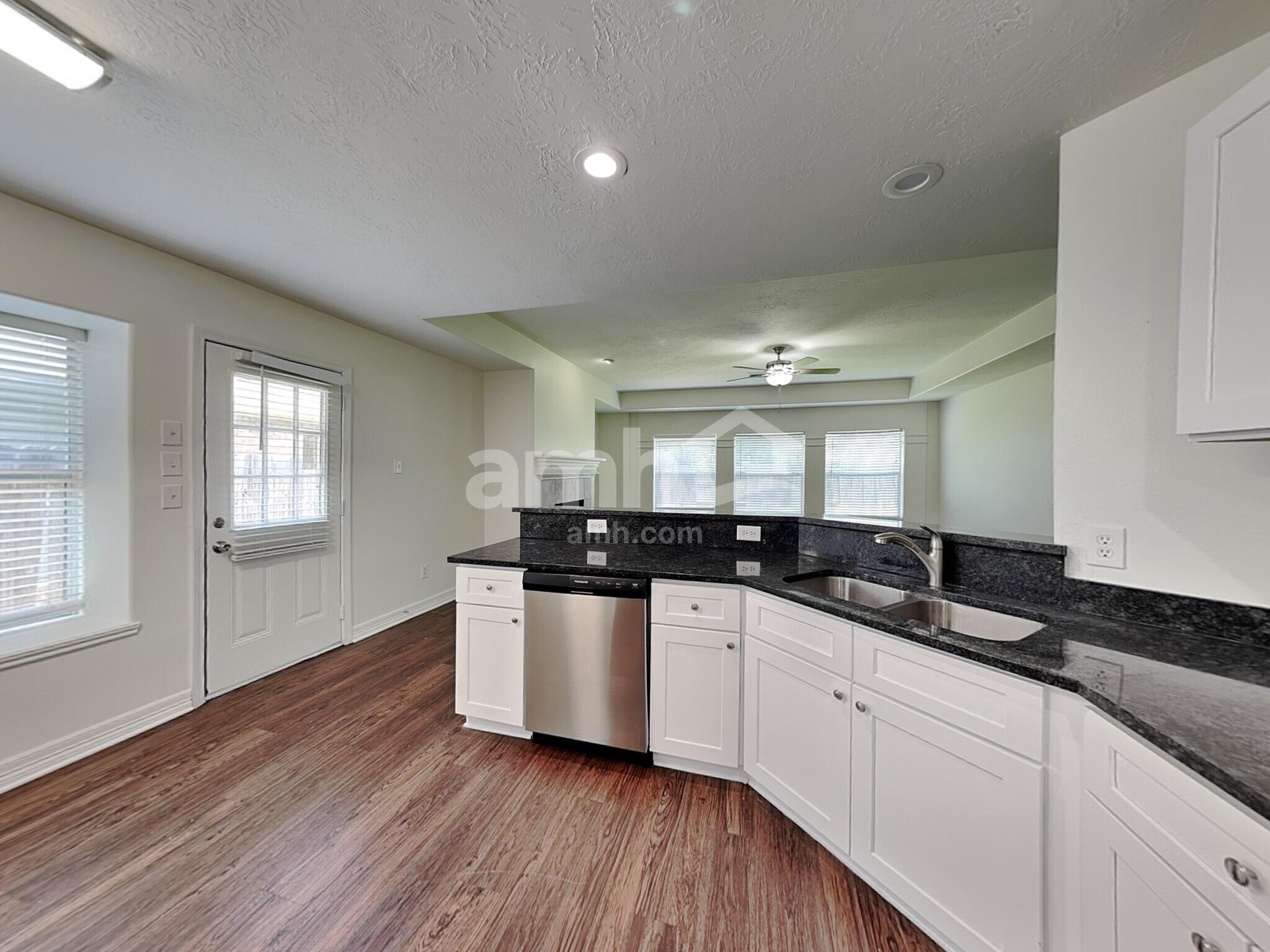 Building Photo - 1830 Arrowhead Ct