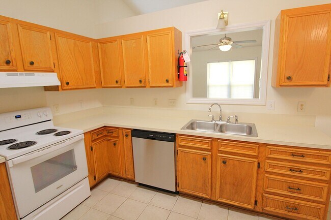 Building Photo - 3 Bedroom Home in Monroe!