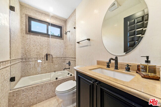 Building Photo - 458 Flores St