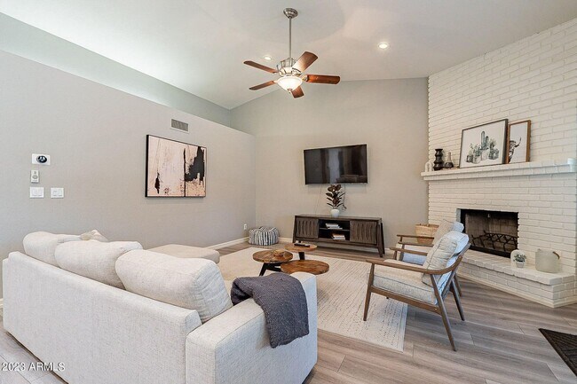 Building Photo - Beautiful full furnished home in desirable North Scottsdale