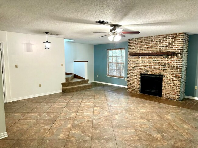 Building Photo - 35059 Oakridge Ave