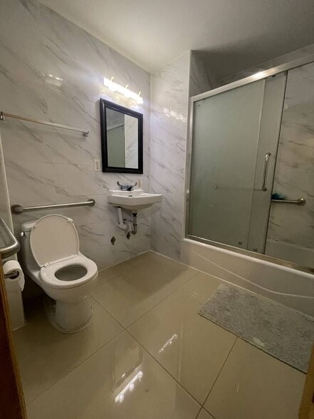 Building Photo - 6426 Queens Blvd