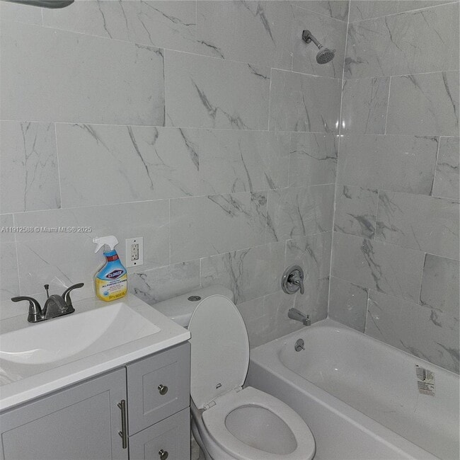 Building Photo - 14710 NE 5th Ct