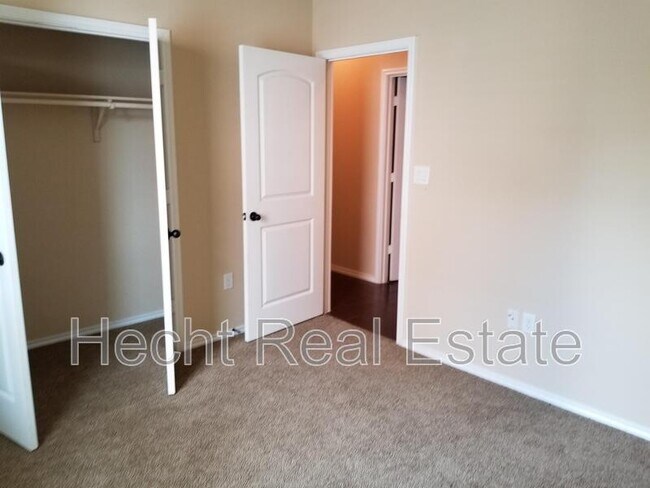Building Photo - 1023 Brown Rock Dr