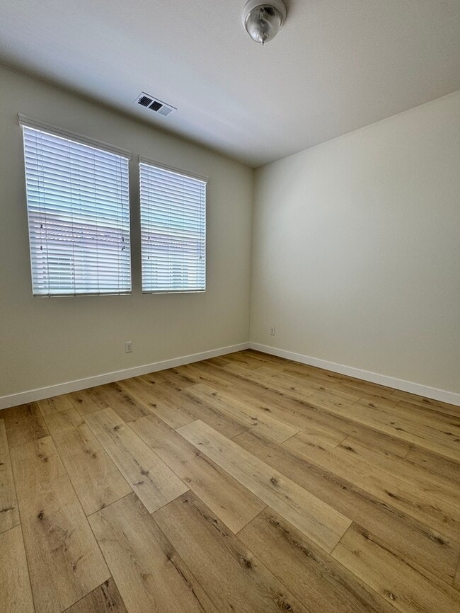 Building Photo - Newer Townhouse for lease in Eastvale.