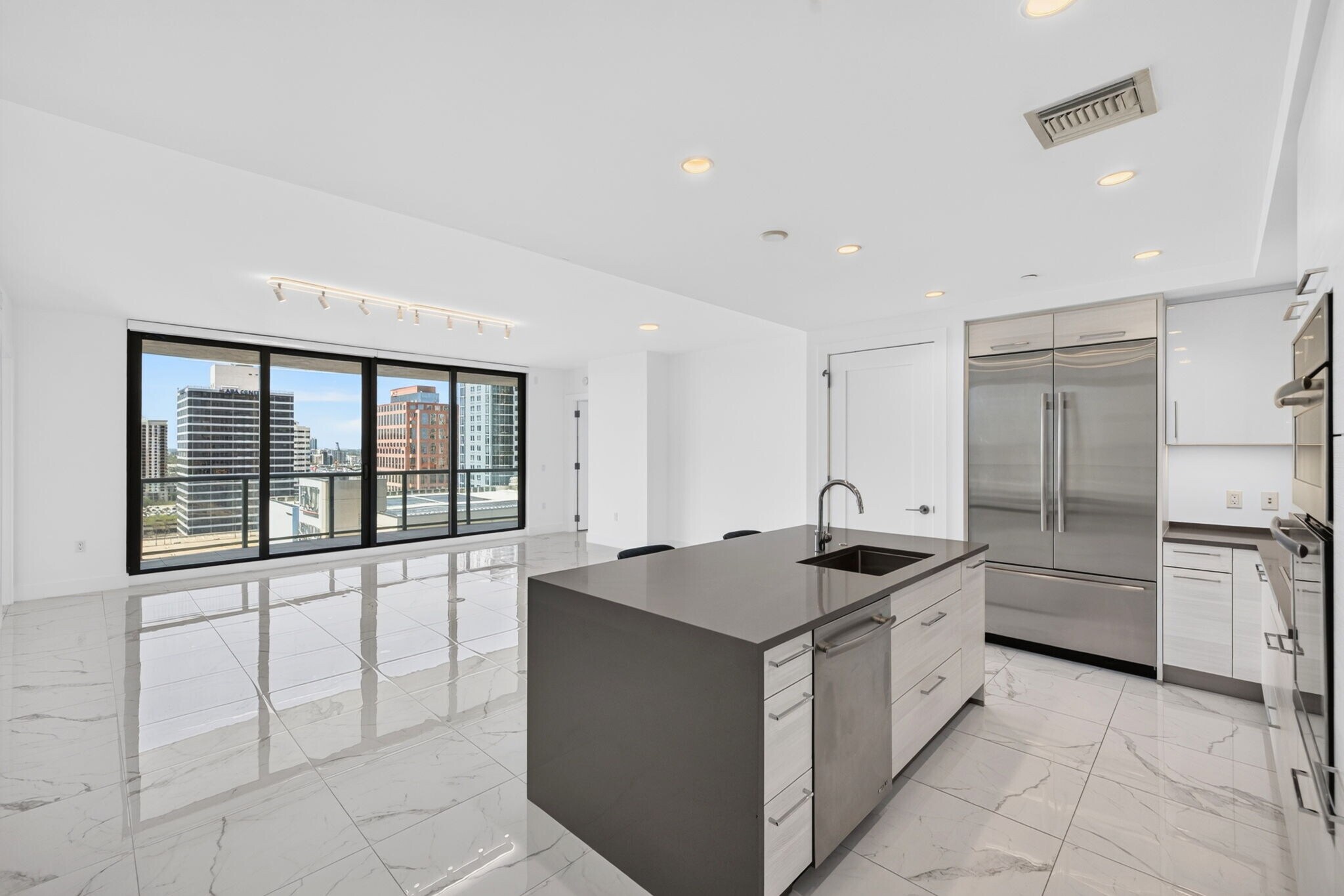 Building Photo - 100 E Las Olas Blvd