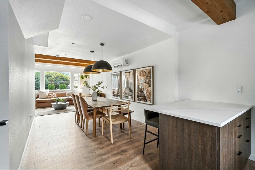 Building Photo - 925 NE 23rd Ave