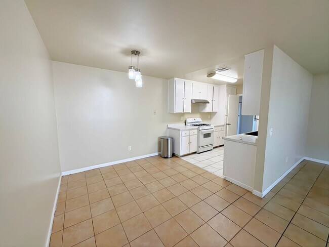 Building Photo - 8186-8188 Zinnia Place