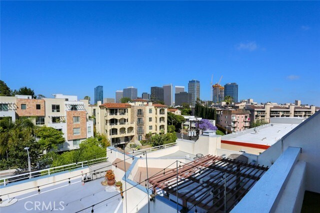 Building Photo - 1423 S Beverly Glen Blvd