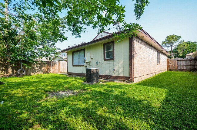 Building Photo - Beautiful spacious home available for rent !