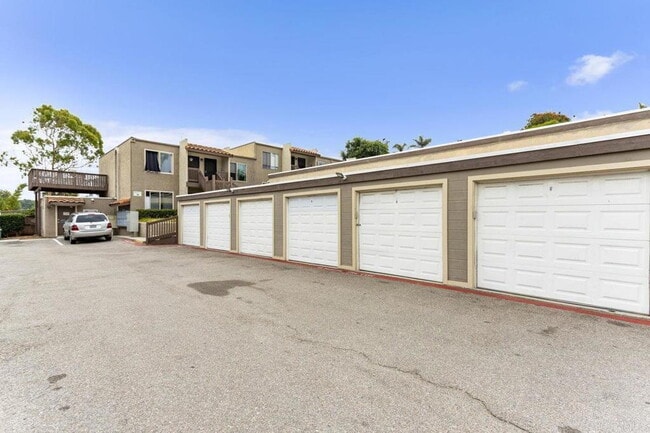 Building Photo - Beautifully Remodeled 1BD/1BA Condo – Pet ...