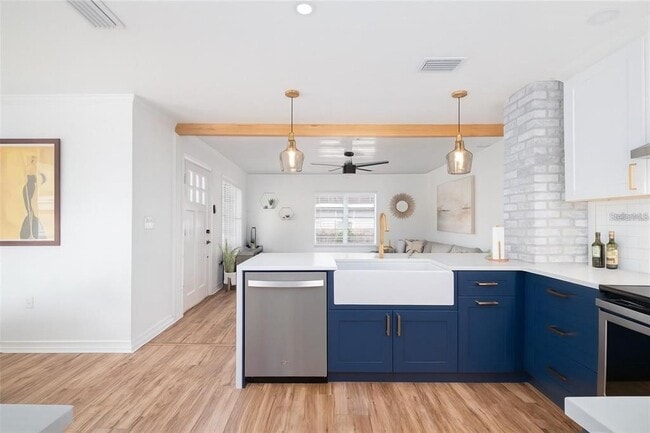 Building Photo - 1221 E Ida St