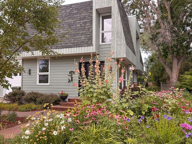 Building Photo - 4 Bedroom, 2.5 Bathroom in Lakeside Terrac...