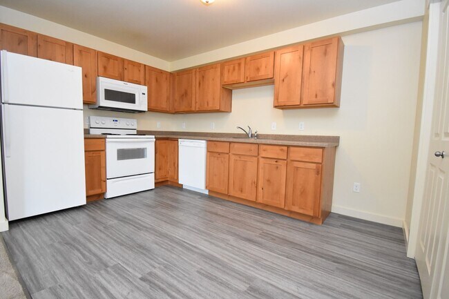 Building Photo - Centrally Located Second Floor 2b w/ Priva...