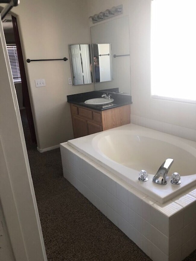 Building Photo - Expansive 3 Bedroom Treat with 2+ Bonus Ro...