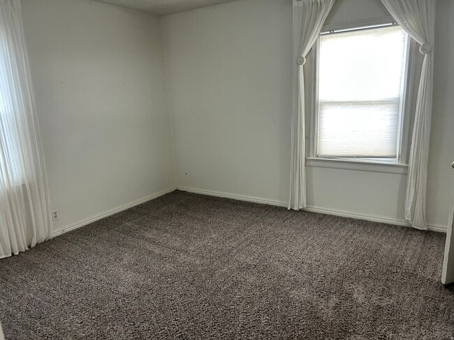 Building Photo - 3580 Van Buren Ave