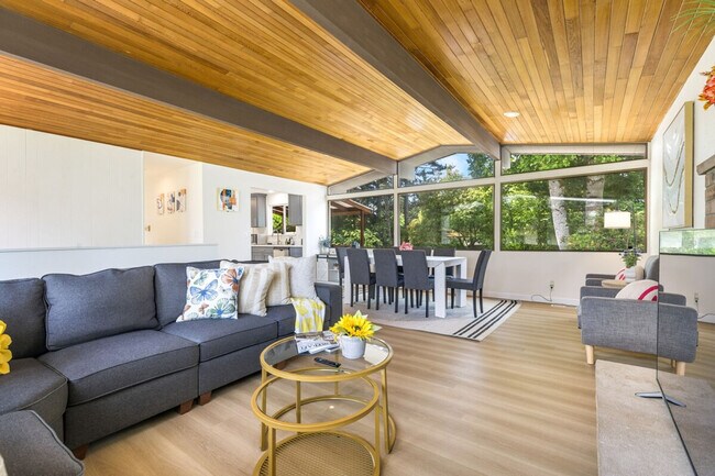 Building Photo - 12527 SE 52nd St