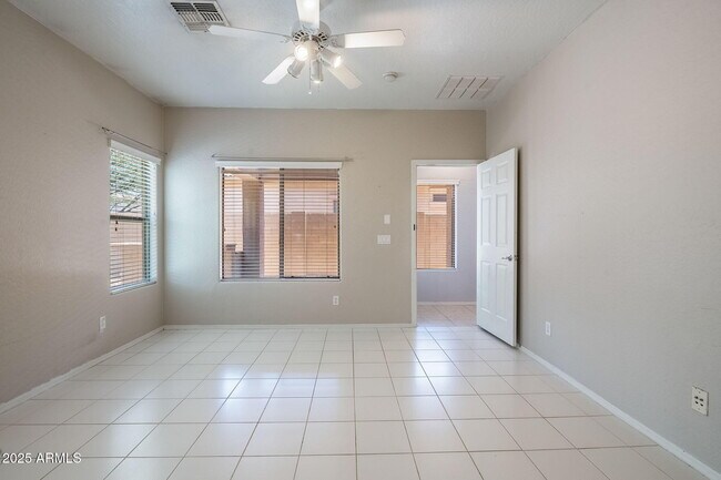 Building Photo - 4618 W Cottontail Rd