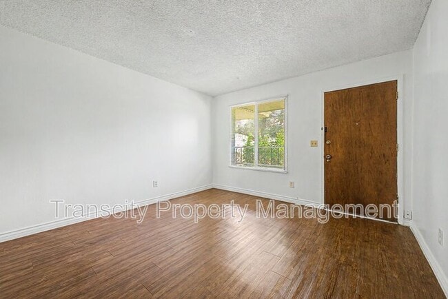 Building Photo - 225 N Standage