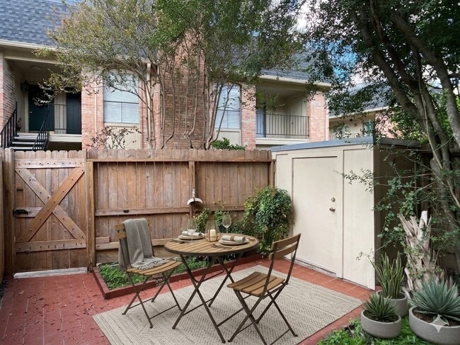 Building Photo - 1601 S Shepherd Dr