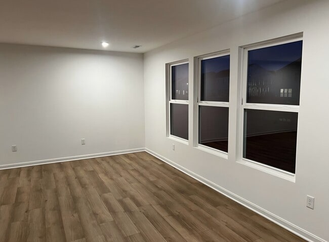 Building Photo - 3353 Sunbeam Pl