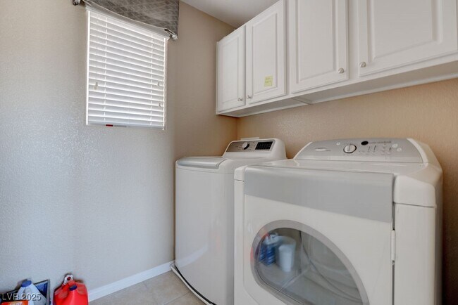 Building Photo - 7765 Floral Fabric Ct