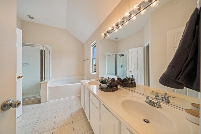 Building Photo - 11019 Avery Trace Ct