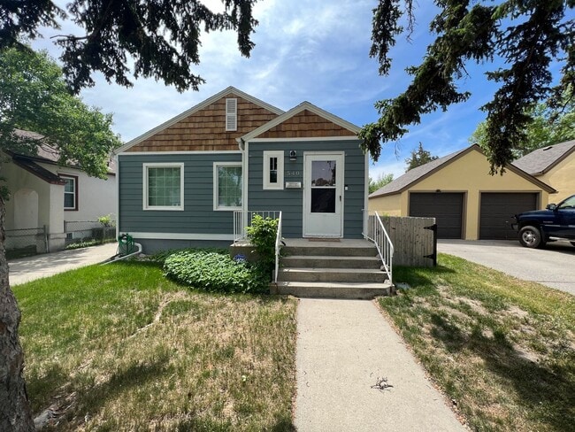 Primary Photo - 4 bed 2 bath home centrally located