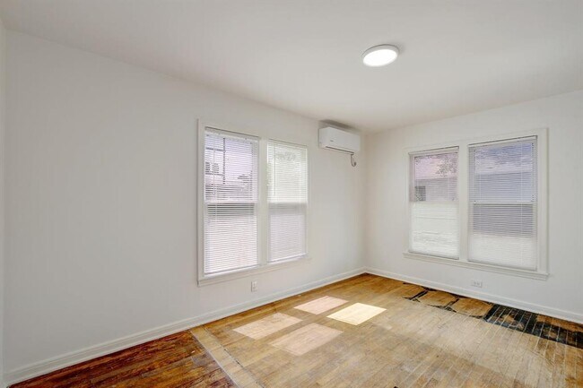 Building Photo - 302 Olive St