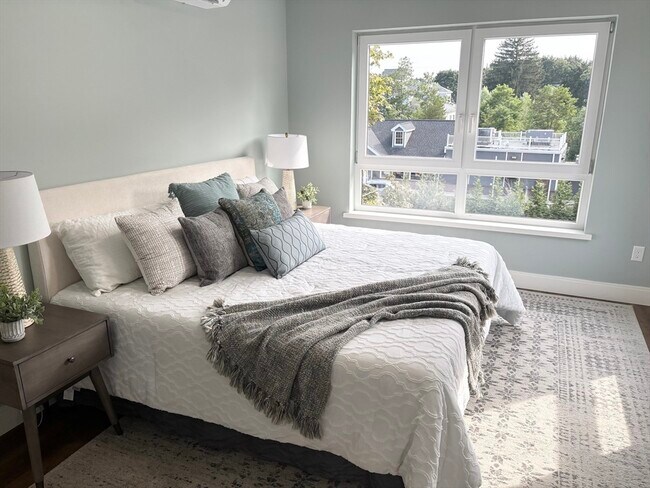 Building Photo - 1391 Main St