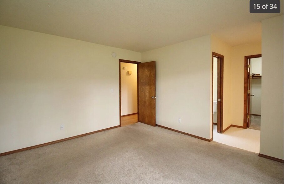 Building Photo - 15714 NE Rose Pky