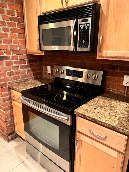 Building Photo - 95 Gainsborough St