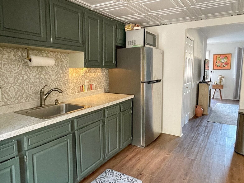 Building Photo - 227 Shore Dr