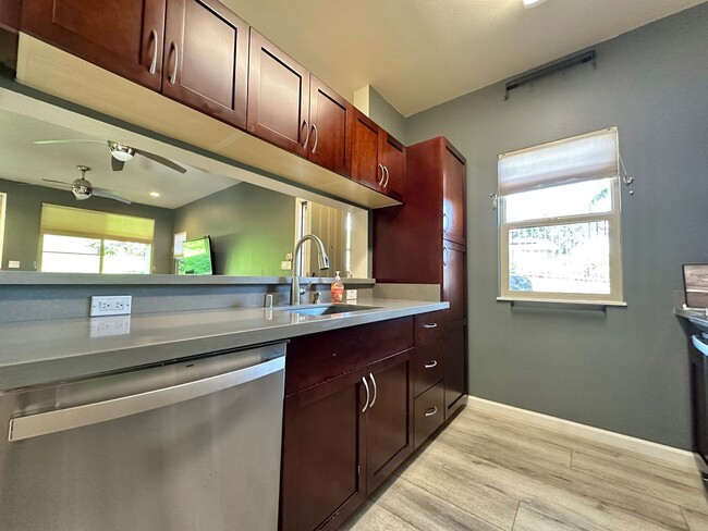 Building Photo - Newly Renovated 3 Bedroom / 2 Bathroom sin...