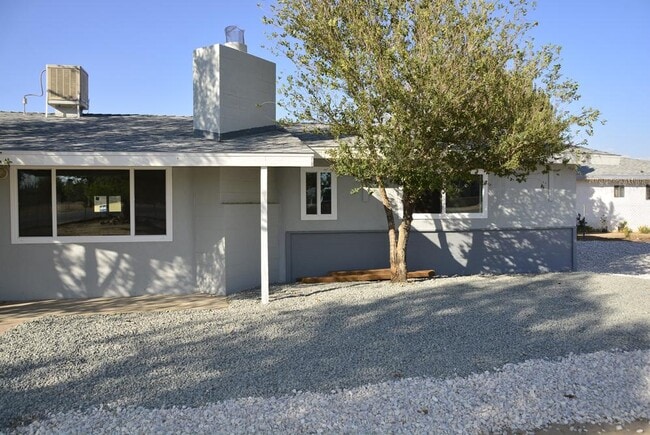 Building Photo - 18240 Catalpa St