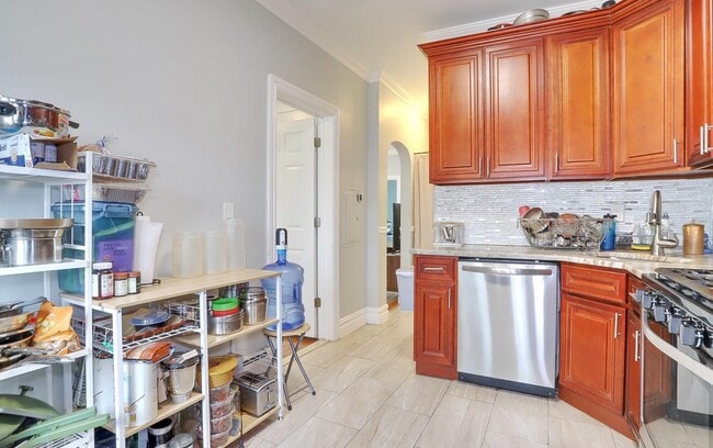 Building Photo - 264 Columbia Ave