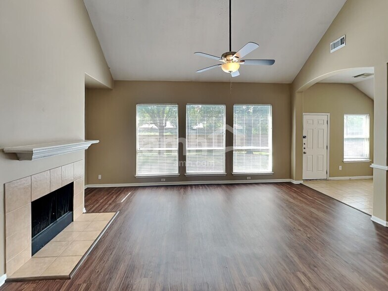 Building Photo - 2210 Two Trail Dr