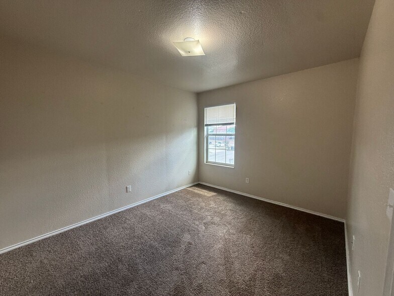 Building Photo - 4000 Doraine Ct